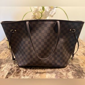 LOUIS VUITTON
Neverfull MM Damier Ebene Tote